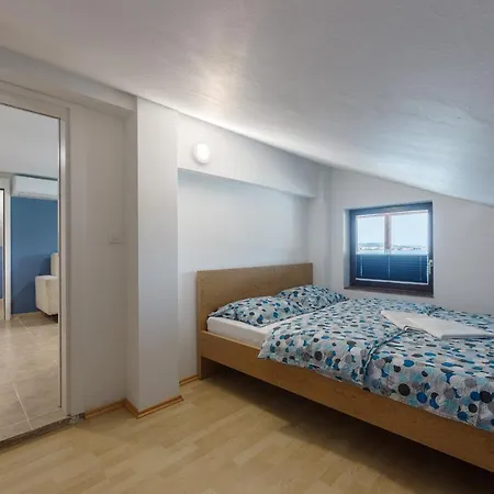 Rosmarin - Family Friendly, Beachfront Daire *