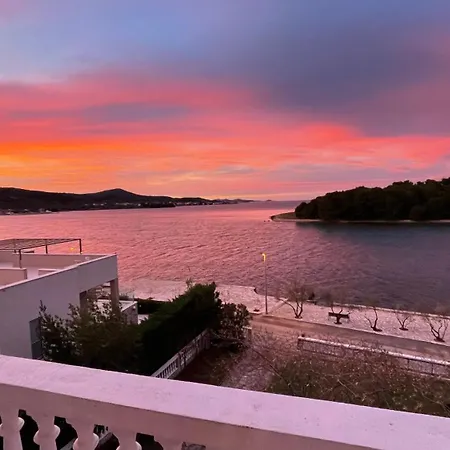 Apartment Rosmarin - Family Friendly, Beachfront *