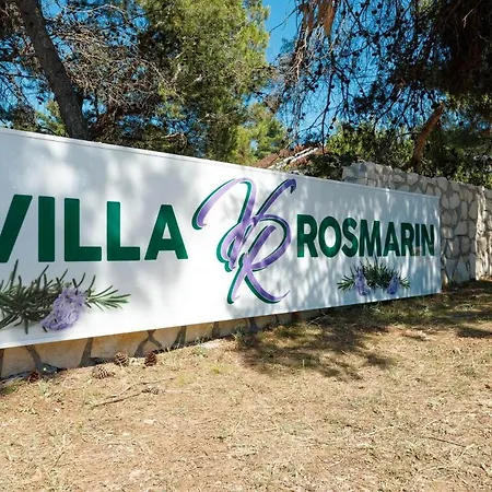 Rosmarin - Family Friendly, Beachfront アパート Pašman
