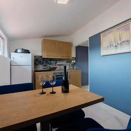 Rosmarin - Family Friendly, Beachfront Apartment