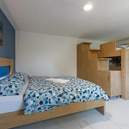 Rosmarin - Family Friendly, Beachfront Apartment