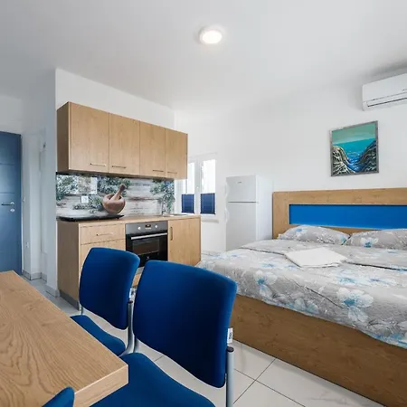 Rosmarin - Family Friendly, Beachfront Apartment *