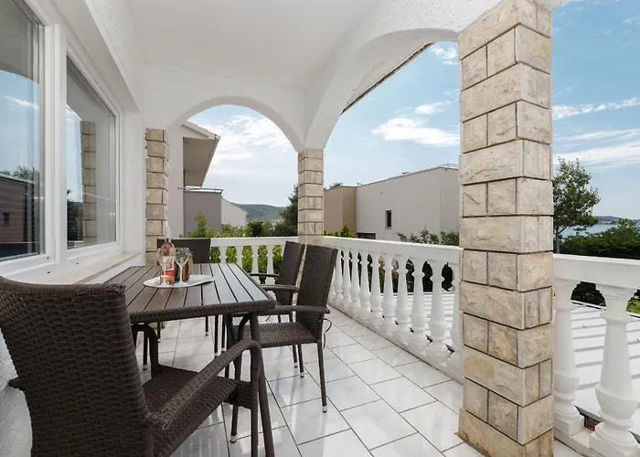 Rosmarin - Family Friendly, Beachfront