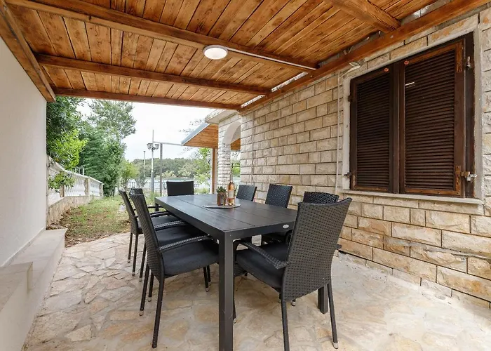 Rosmarin - Family Friendly, Beachfront Apartamento *
