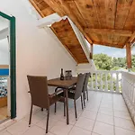 Rosmarin - Family Friendly, Beachfront