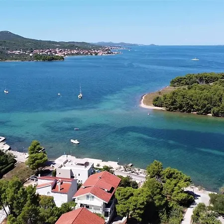 Rosmarin - Family Friendly, Beachfront * Pašman