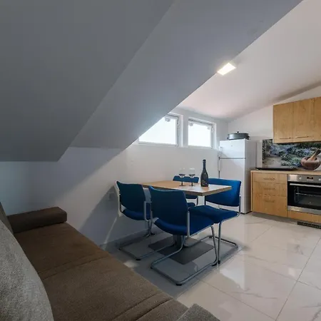 Apartment Rosmarin - Family Friendly, Beachfront Pašman