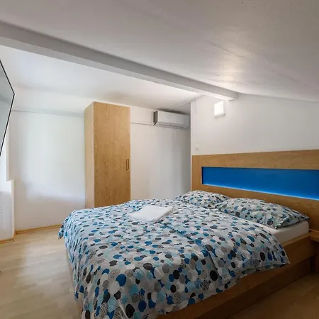 Apartment Rosmarin - Family Friendly, Beachfront *