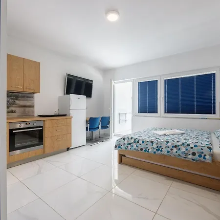 Rosmarin - Family Friendly, Beachfront 公寓 Pašman