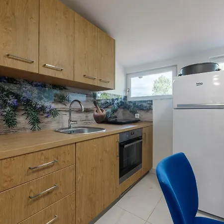 Rosmarin - Family Friendly, Beachfront Apartment