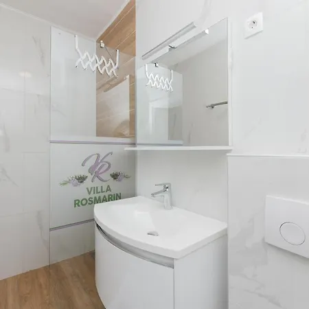 Rosmarin - Family Friendly, Beachfront