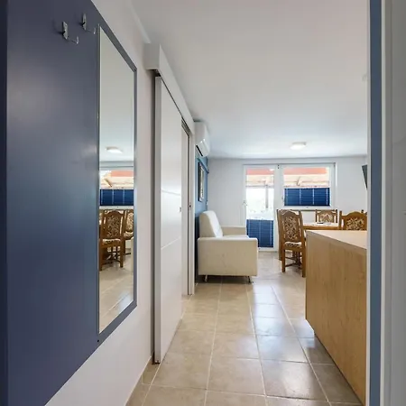 Rosmarin - Family Friendly, Beachfront Apartment *