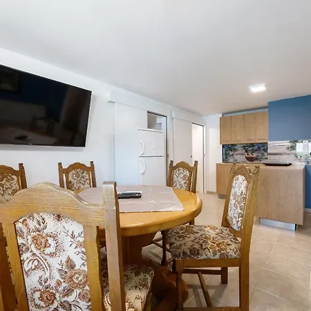 Rosmarin - Family Friendly, Beachfront