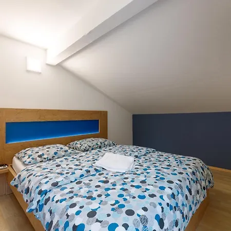 Rosmarin - Family Friendly, Beachfront Apartment *