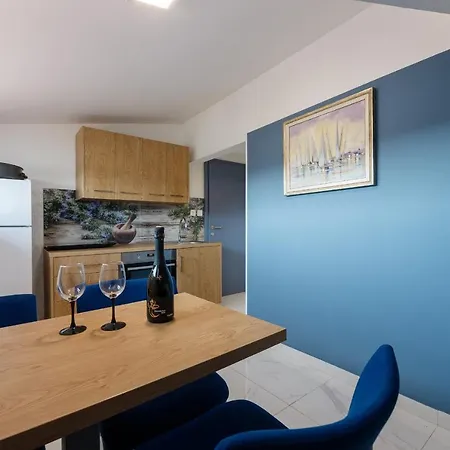 Apartment Rosmarin - Family Friendly, Beachfront Pašman