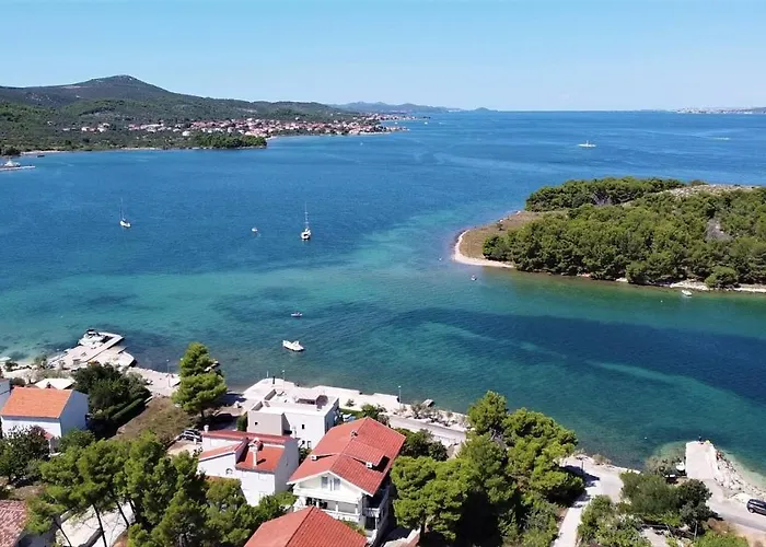 Rosmarin - Family Friendly, Beachfront * Pašman