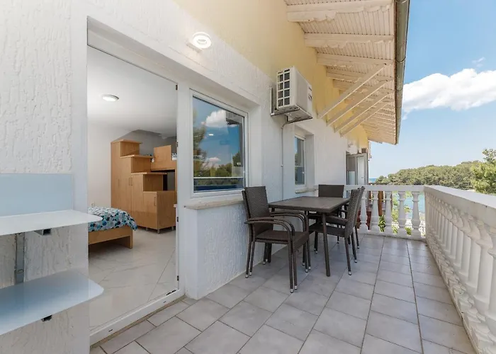 公寓 Rosmarin - Family Friendly, Beachfront Pašman