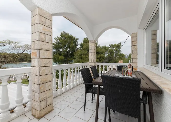Rosmarin - Family Friendly, Beachfront * Pašman