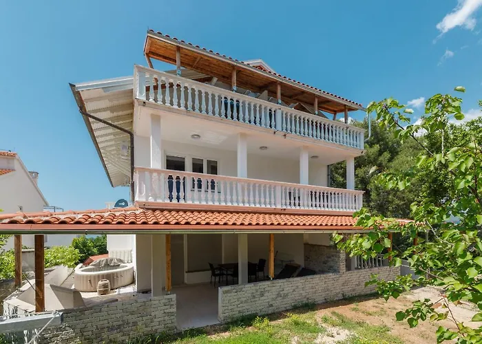 Rosmarin - Family Friendly, Beachfront * Pašman