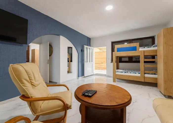 公寓 Rosmarin - Family Friendly, Beachfront Pašman
