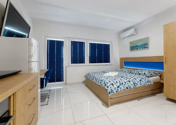 Rosmarin - Family Friendly, Beachfront *